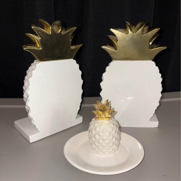 White and Gold Pineapple Decor Set - Picture 2 of 3